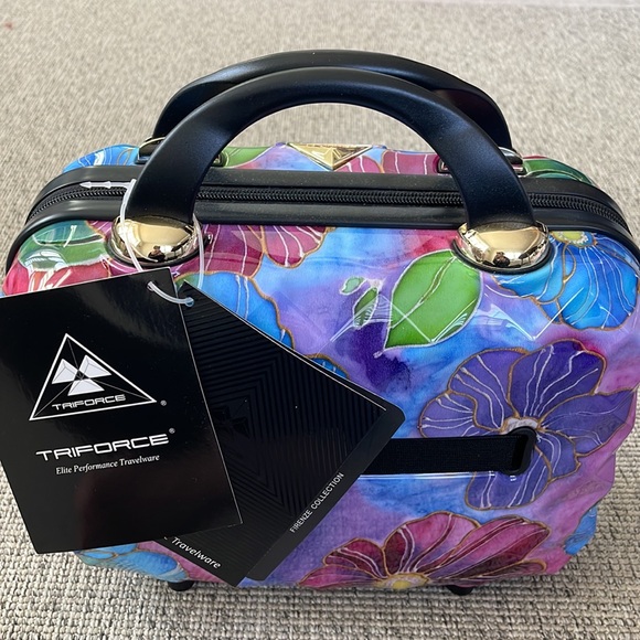 Triforce Bags Triforce Hardside Beauty Case W Organizational